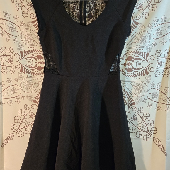 Monteau Dresses & Skirts - Monteau Black Mini Dress with Lace Panels